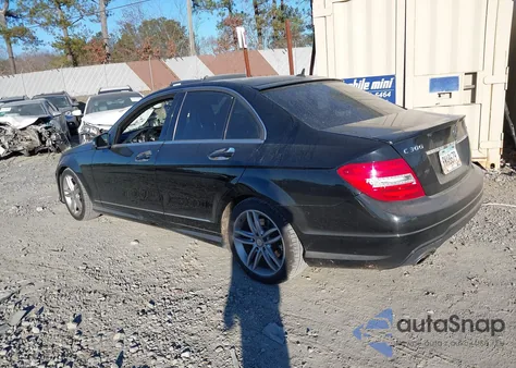 2013 Mercedes-Benz C 300 Luxury 4Matic/Sport 4Matic из США, поврежденный, VIN WDDGF8AB7DA839886